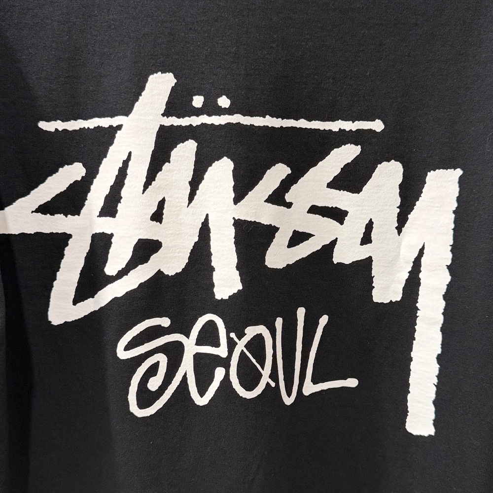 ✨Host pick✨Stussy Black and White Seoul Tee - Picture 3 of 5